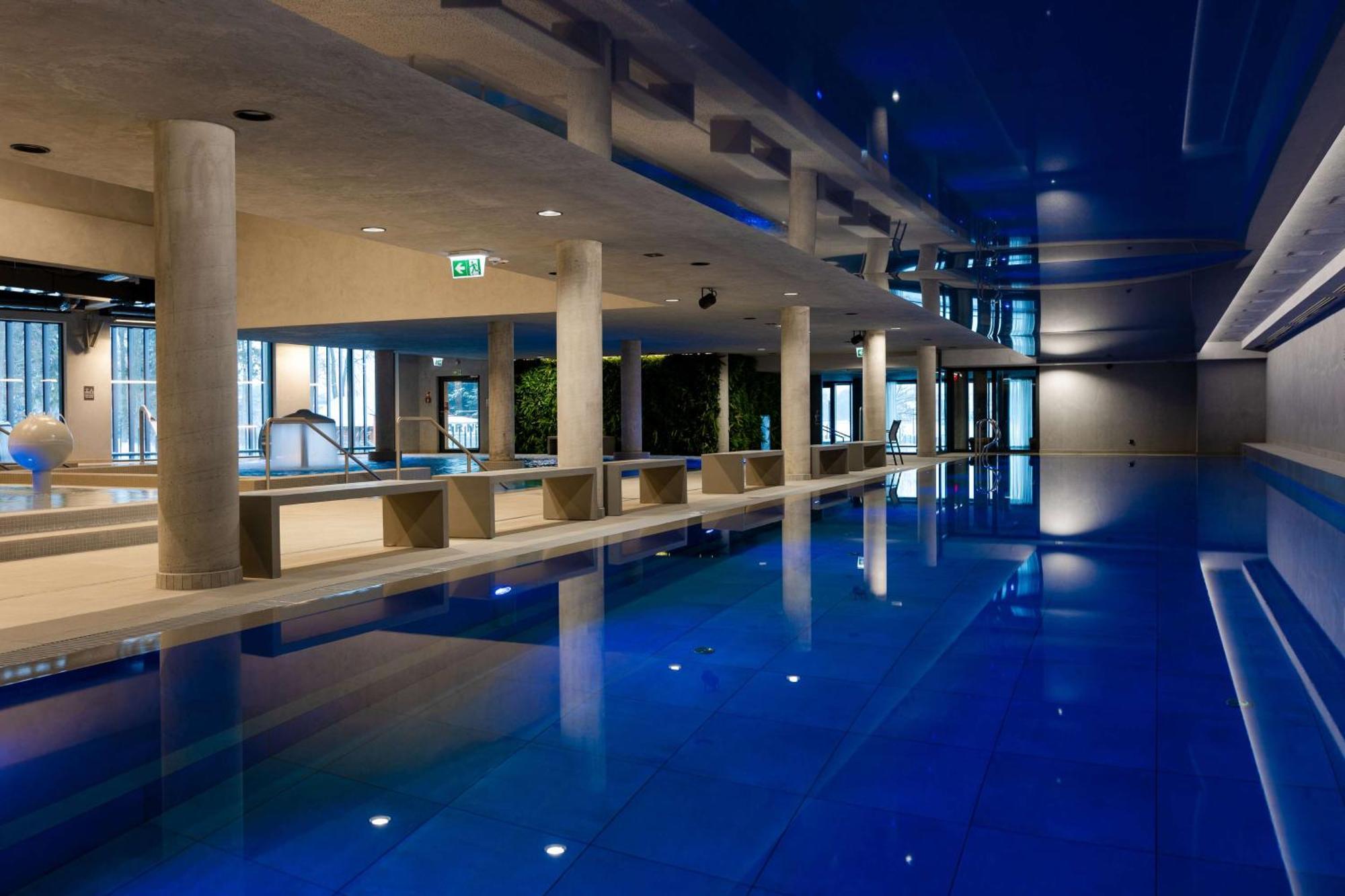 Radisson Blu Resort & Conference Center, Ostroda Mazury Eksteriør billede The pool at the hotel