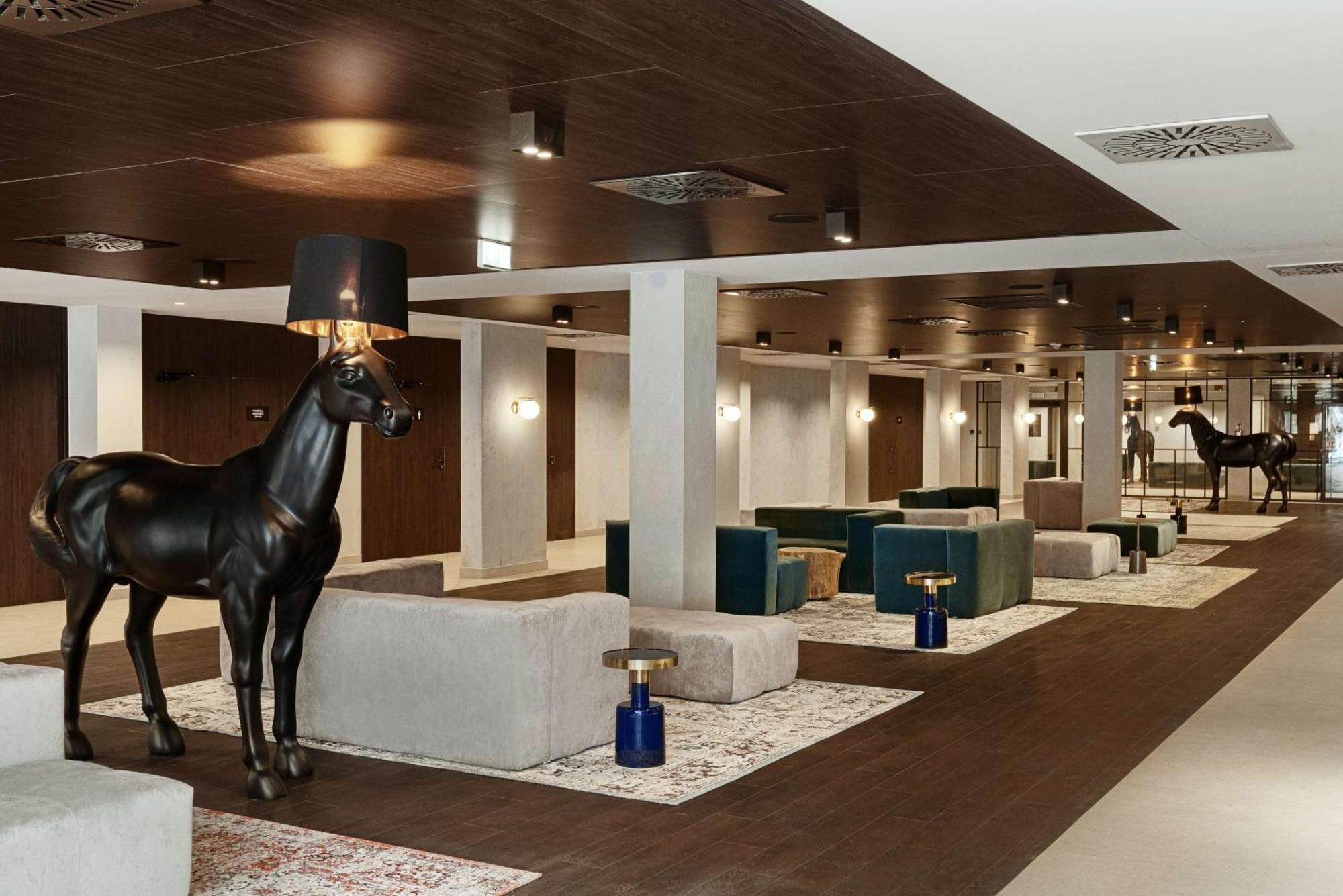 Radisson Blu Resort & Conference Center, Ostroda Mazury Eksteriør billede The interior of the hotel