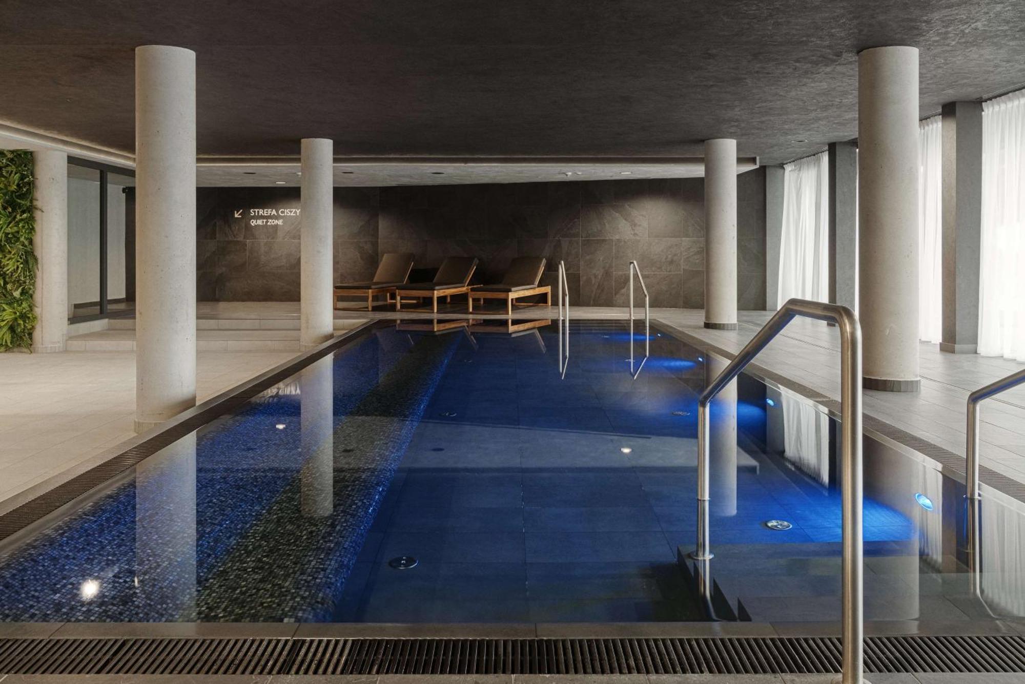 Radisson Blu Resort & Conference Center, Ostroda Mazury Eksteriør billede The swimming pool at the hotel